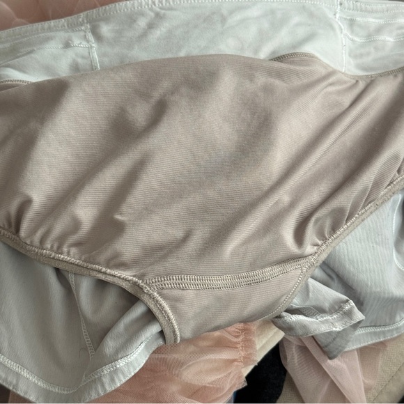 Lululemon Speed Up Shorts *2.5" White workout running adjustable low rise - Picture 12 of 12